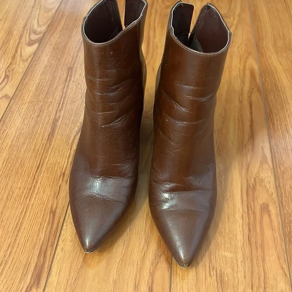 Vince Camuto Benedie Pointed Toe Ankle Boots size 6.5 - Picture 4 of 7